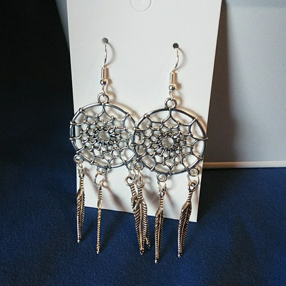 Handmade Silver dreamcatcher dangling earrings - Picture 2 of 3
